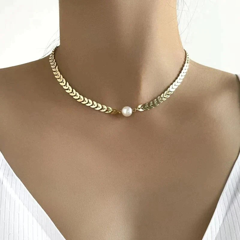 Griechische Perlenkette in Gold