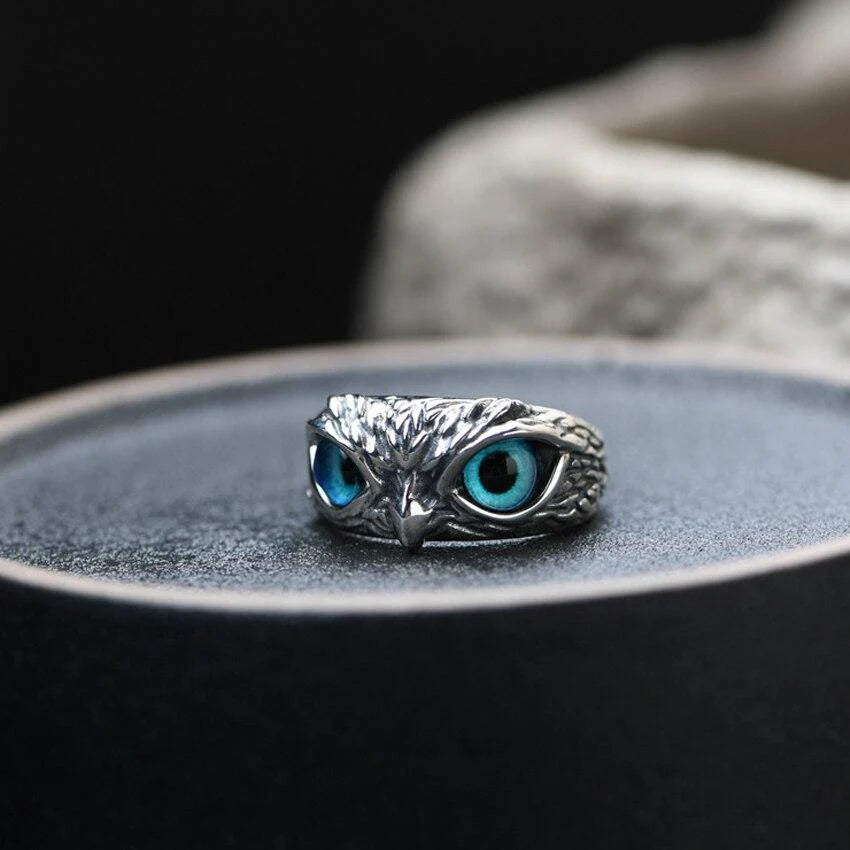 Verstellbarer Ring mit Eule des Glücks in Silber und Opal