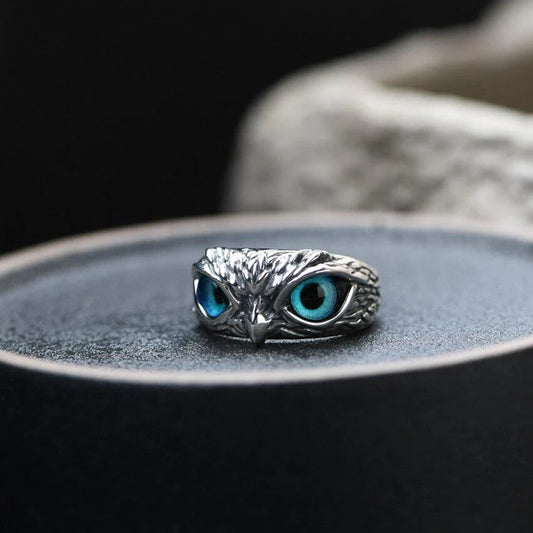 Verstellbarer Ring mit Eule des Glücks in Silber und Opal
