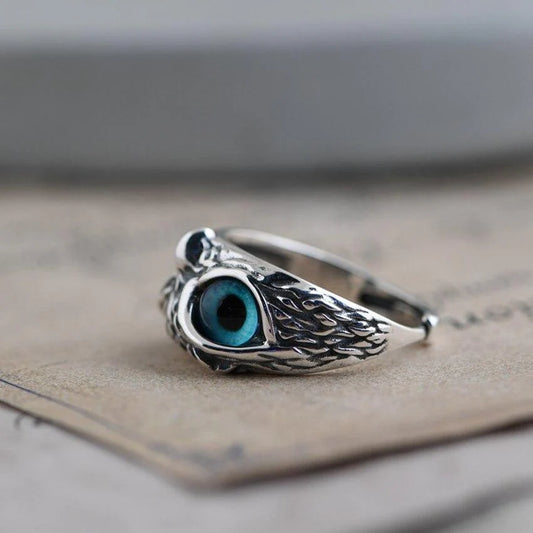 Verstellbarer Ring mit Eule des Glücks in Silber und Opal