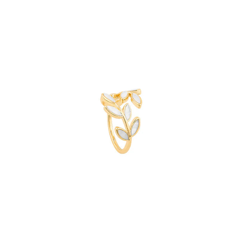 Verstellbarer Ring mit weißem Opalblatt in Gold