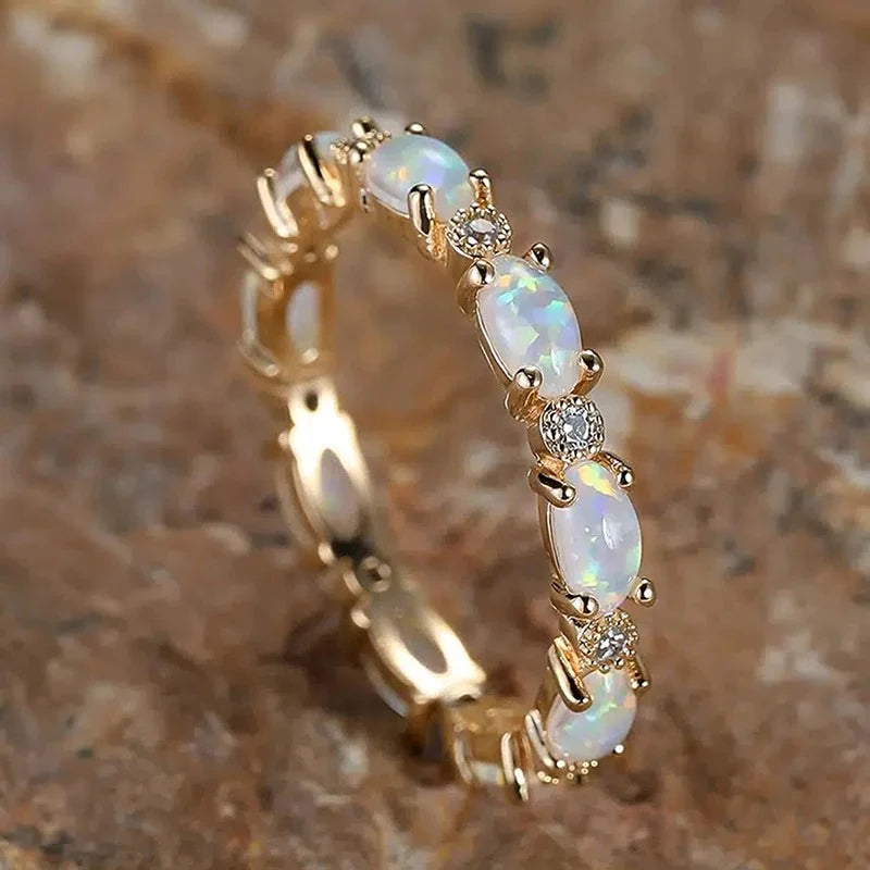Vintage Goldener Opal-Ewigkeit-Ring